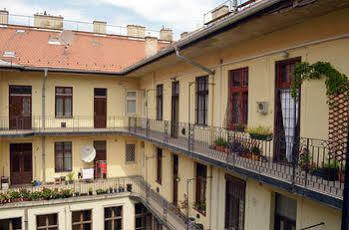 Hotel Alkotmany Street *